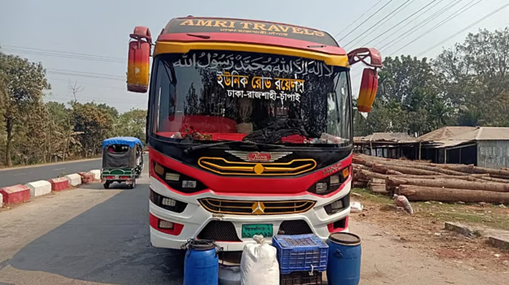 চলন্ত বাসে ডাকাতি ও শ্লীলতাহানি: তিন দিন পর মামলা