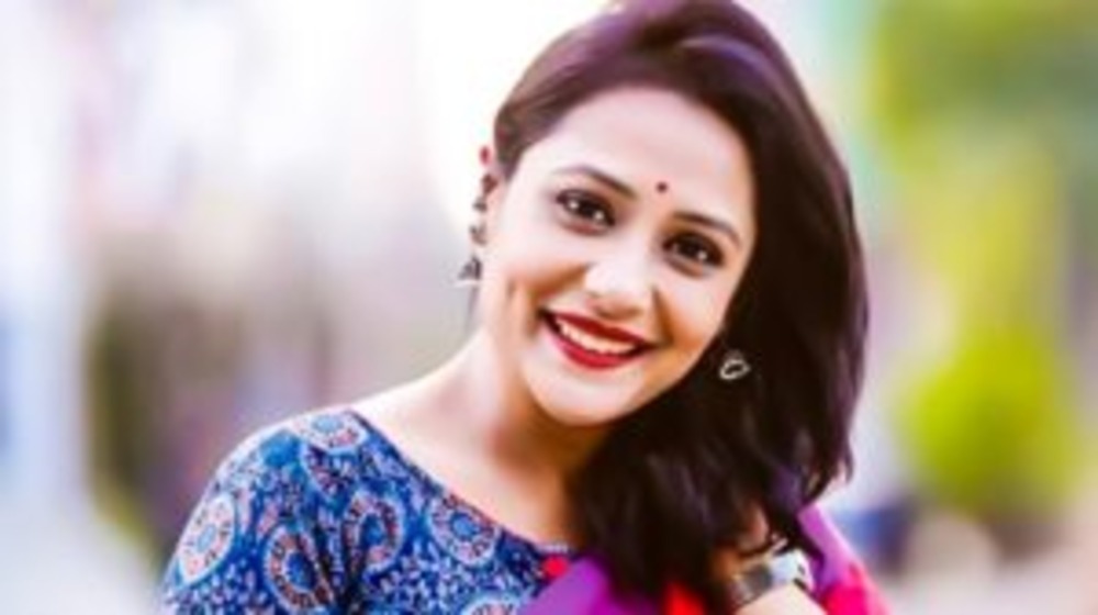 “আপনার যদি এত ইচ্ছা থাকে লিখতে তাহলে নিজের নামে লিখতে বসুন”