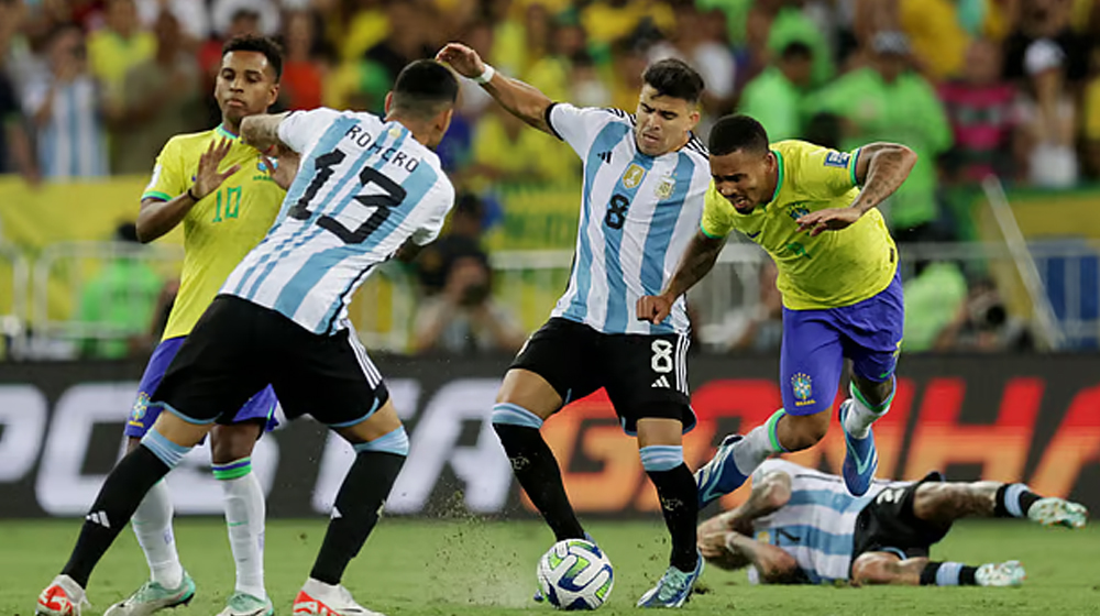 ব্রাজিলকে ধরাশয়ী আর্জেন্টিনার,৪-১ গোলে হার!