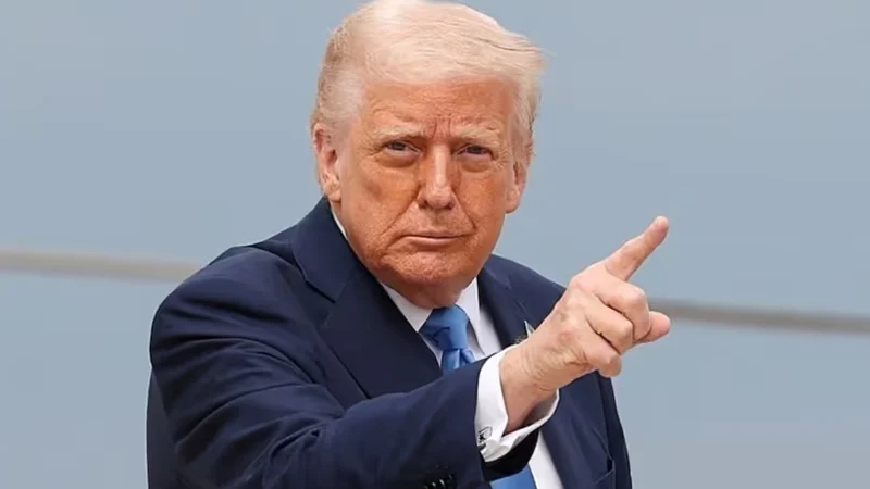 পুতিনকে পাগল বললেন ট্রাম্প, দিলেন নিষেধাজ্ঞার হুমকি