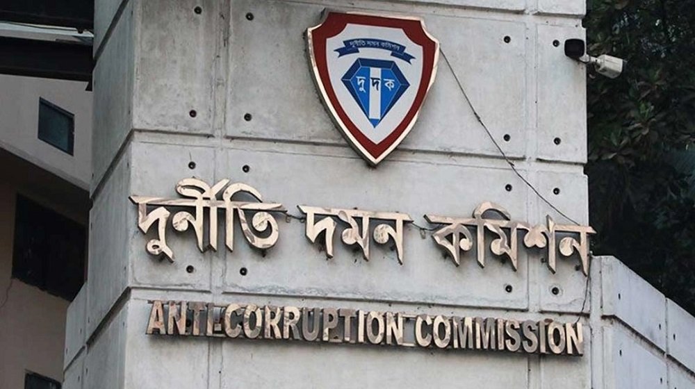 দুদকের সাবেক চেয়ারম্যান মশহুদের নামে মামলার আবেদন