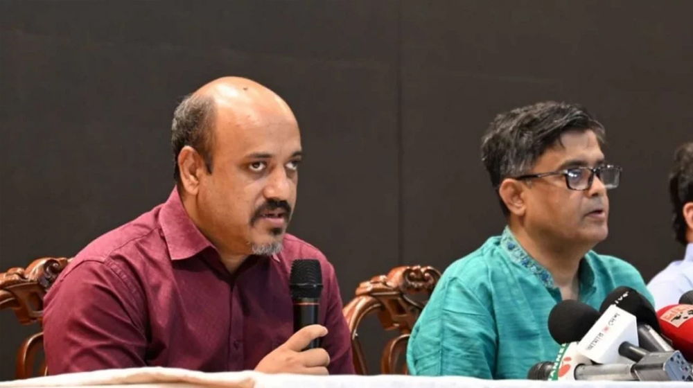 ভুল সংবাদ পরিবেশন করলে সরকার ব্যবস্থা নেবে: আজাদ মজুমদার