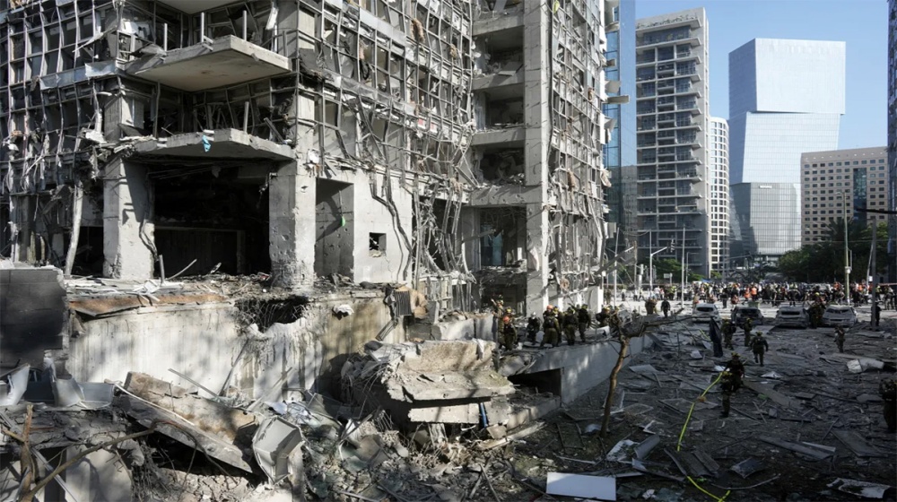 ইরানের ভয়াবহ মিসাইল হামলায় কাঁপলো ইসরায়েল