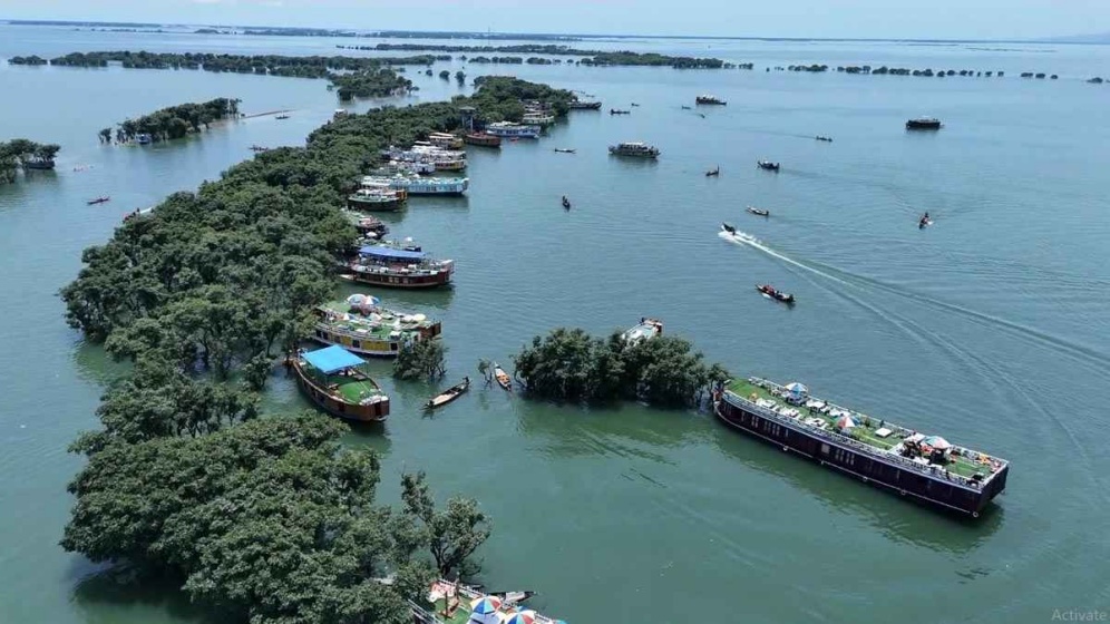 টাঙ্গুয়ার হাওরে হাউসবোট চলাচলে নিষেধাজ্ঞা, পরিবেশ রক্ষায় প্রশাসনের কড়াকড়ি