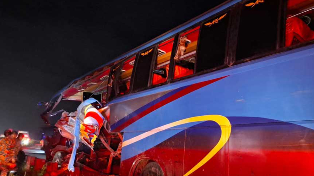 মাওয়া এক্সপ্রেসওয়েতে ভয়াবহ বাস-ট্রাক সংঘর্ষে নিহত ৫, আহত ২০