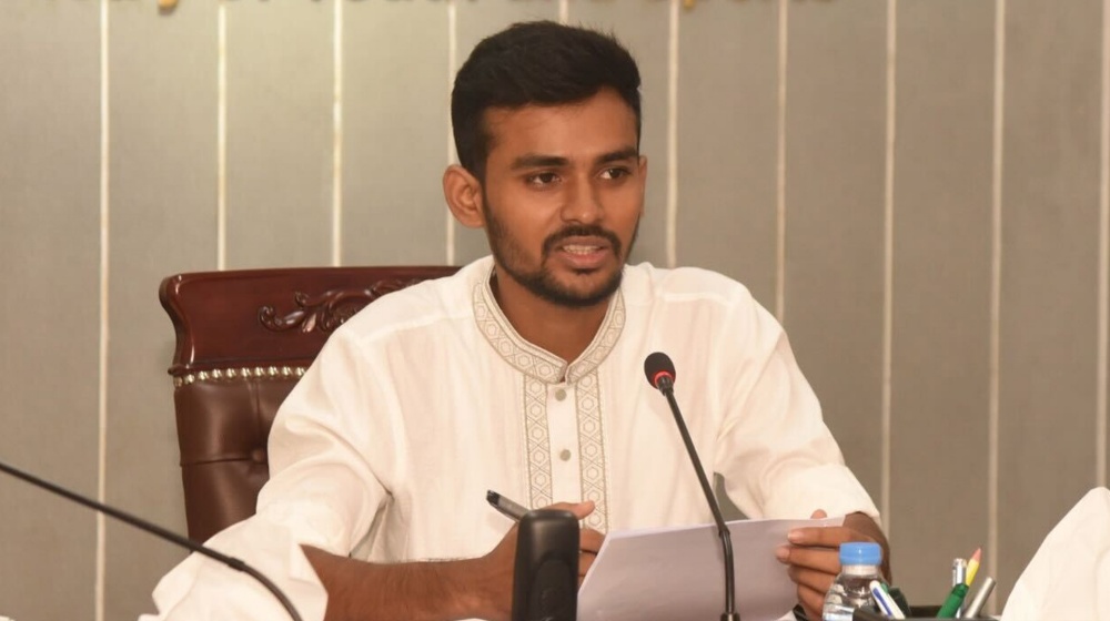 বিমানবন্দরে ব্যাগে গুলির ম্যাগাজিন: যা বললেন উপদেষ্টা আসিফ মাহমুদ