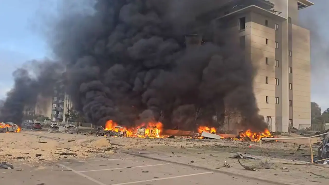 মাইক্রোসফট অফিসের কাছে বড় বিস্ফোরণ