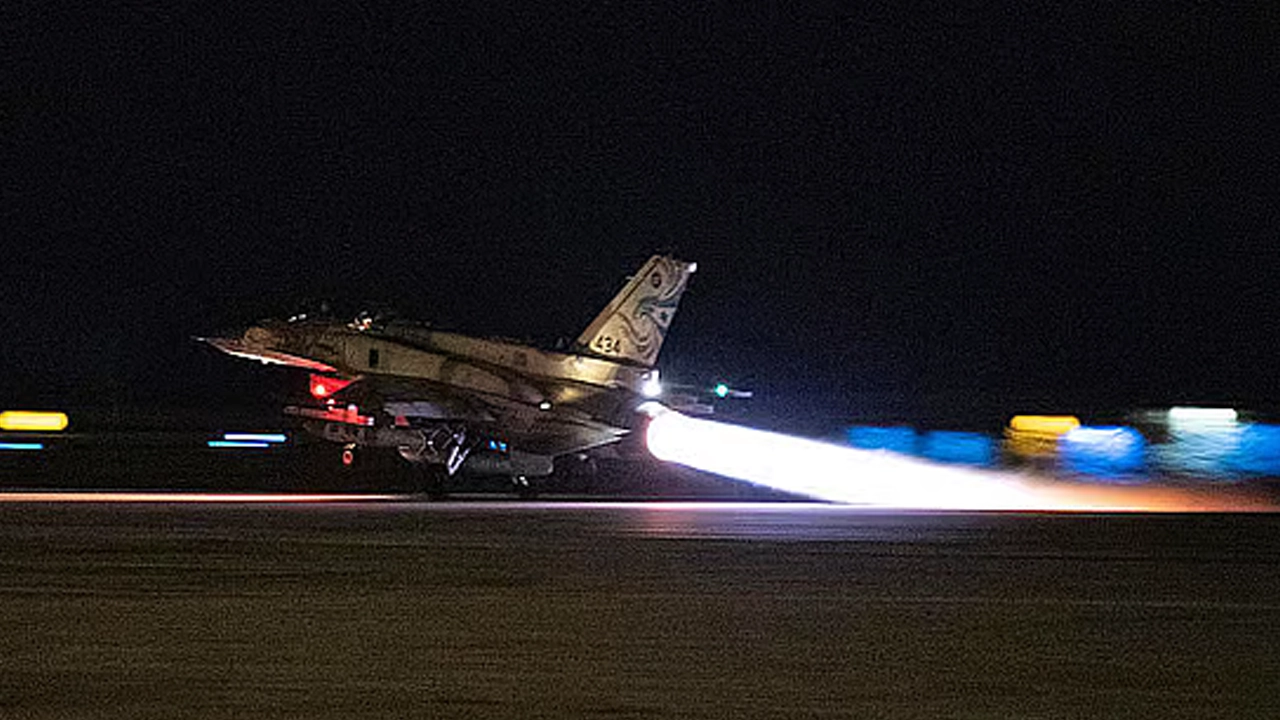 ইরানের ৬ বিমানবন্দরে হামলা, ১৫ উড়োজাহাজ-হেলিকপ্টার বিধ্বস্ত