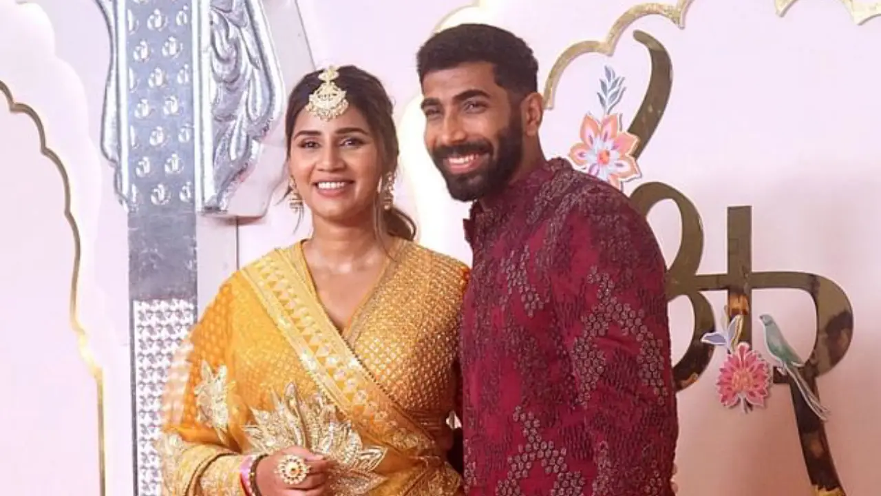 বিবাহিত ভেবে প্রথম দেখায় বুমরাহকে এড়িয়ে চলতেন স্ত্রী সঞ্জনা