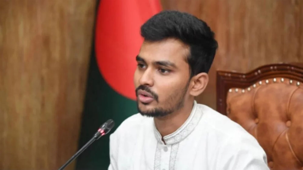 স্বরাষ্ট্র মন্ত্রণালয়ের অনাপত্তির পরই অস্ত্রের লাইসেন্স পান উপদেষ্টা আসিফ