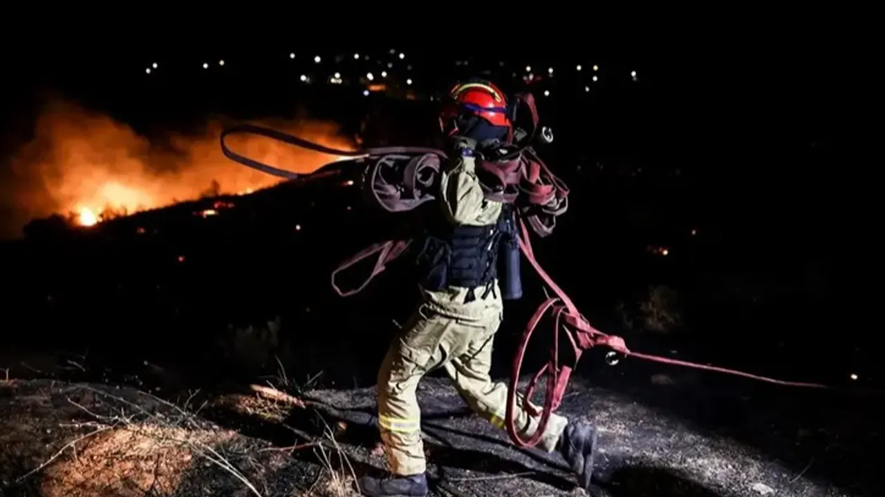ভয়াবহ দাবানলে দিশেহারা গ্রিস, চাইছে সাহায্য