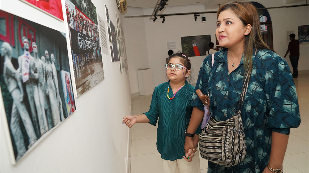 আলিয়ঁস ফ্রঁসেজ দ্য ঢাকায় চলছে জীবন আহমেদের আলোকচিত্র প্রদর্শনী ‘উত্থানের সাক্ষী’