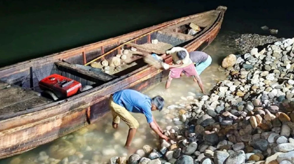 সিলেটে অবৈধ সাদা পাথর লুটে অভিযান, ৩৫ হাজার ঘনফুট উদ্ধার
