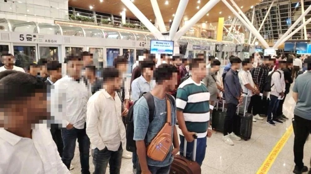 বিমানবন্দর থেকে ৯৮ বাংলাদেশিকে ফেরত পাঠালো মালয়েশিয়া