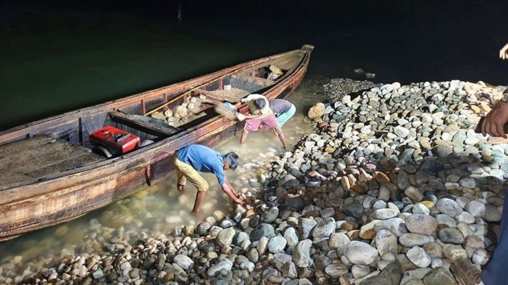 সিলেটের ভোলাগঞ্জে পাথর লুটের ঘটনায় গ্রেপ্তার ৫