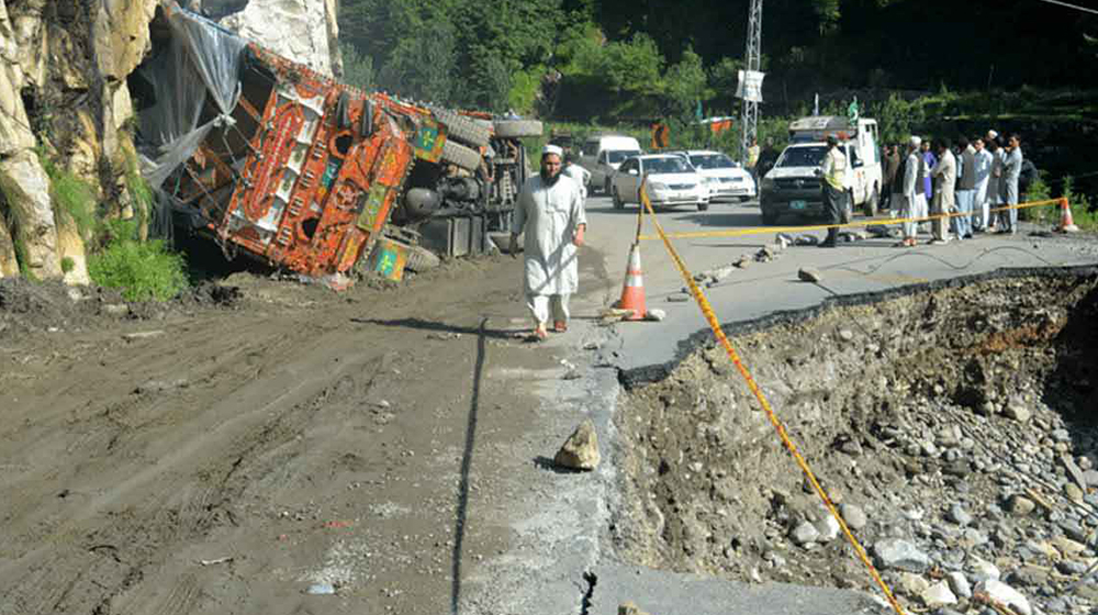 পাকিস্তানে বন্যা-ভূমিধসে মৃতের সংখ্যা বেড়ে ৩১৭