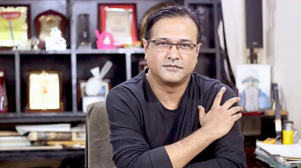 আসিফ আকবরের ক্ষোভ: ‘ঐ চেয়ার নির্লজ্জদের জন্যই’