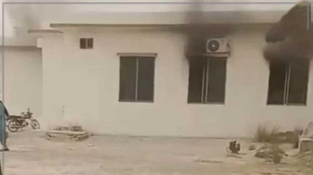 পাকিস্তানে আদালতে হামলা, অগ্নিসংযোগ ও বিচারক অপহৃত