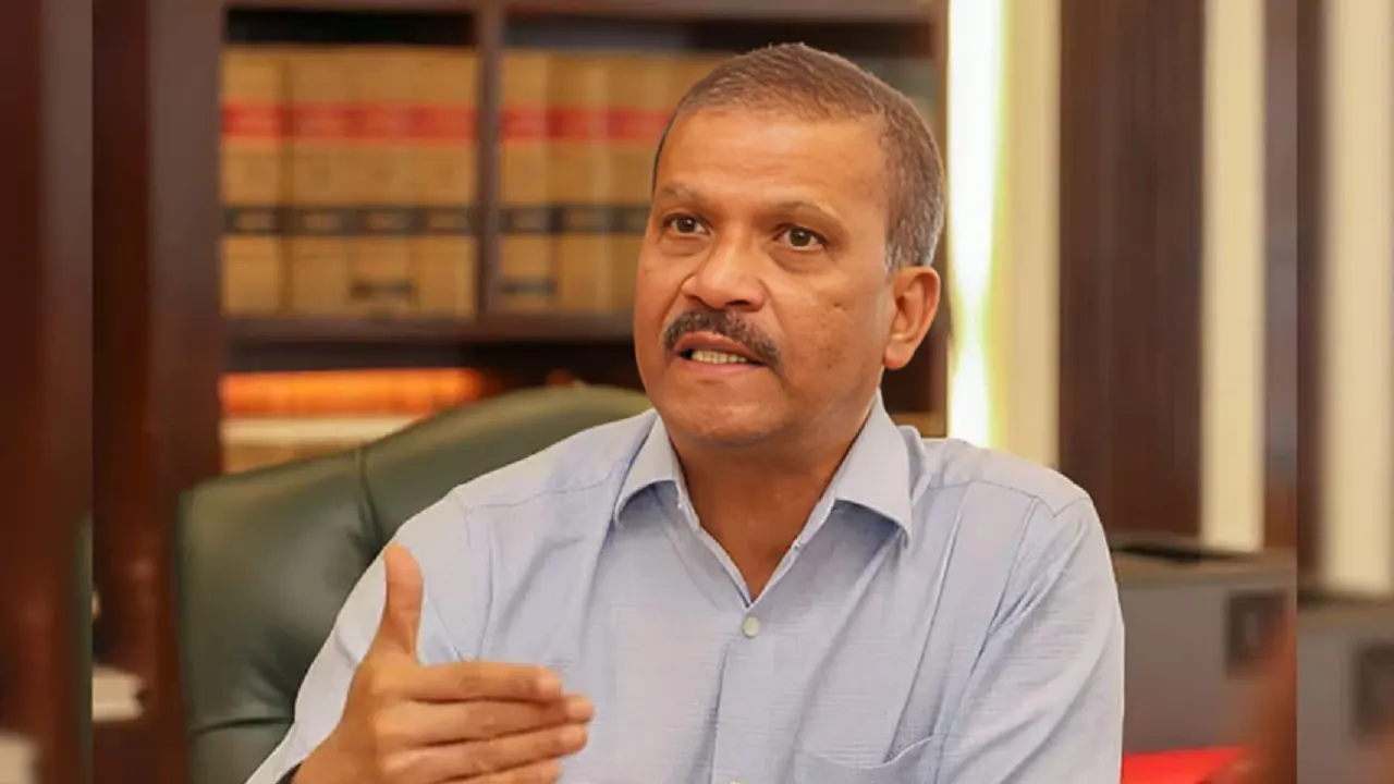 বর্তমান সরকার নিরপেক্ষ ভূমিকা নিয়েই কাজ করছে : আইন উপদেষ্টা