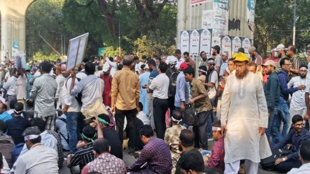 প্রাথমিক বিদ্যালয়ের শিক্ষকদের কর্মবিরতিতে বেকায়দায় শিক্ষার্থীরা