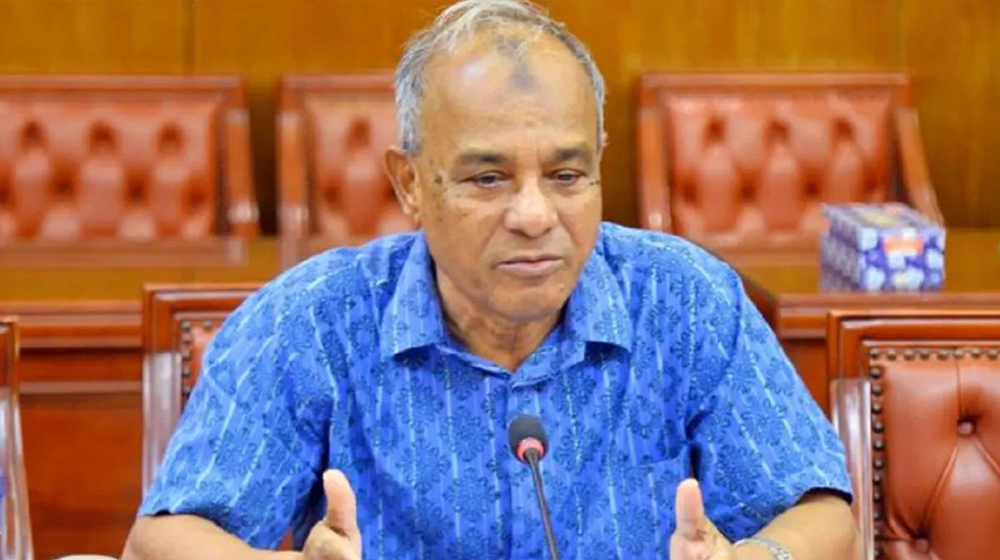 সড়কের পাশে জ্বালানি তেল বিক্রি সাময়িক বন্ধ থাকবে: স্বরাষ্ট্র উপদেষ্টা