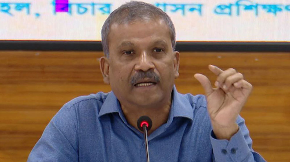 জুলাই সনদ বাস্তবায়ন নিয়ে ৩-৪ দিনের মধ্যে সিদ্ধান্ত জানাবে সরকার: আইন উপদেষ্টা