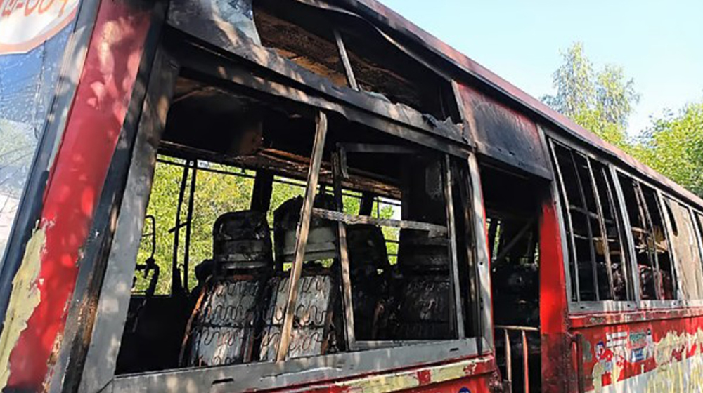 গাজীপুরে গভীর রাতে দাঁড়িয়ে থাকা বাসে দুর্বৃত্তদের অগ্নিসংযোগ