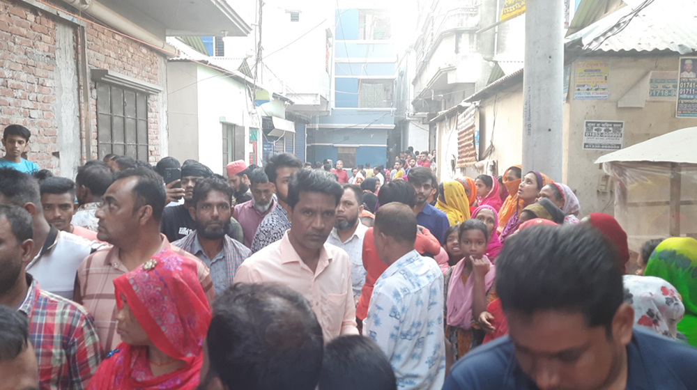 স্ত্রীকে গলা কেটে হত্যার পর স্বামীর আত্মহত্যার চেষ্টা