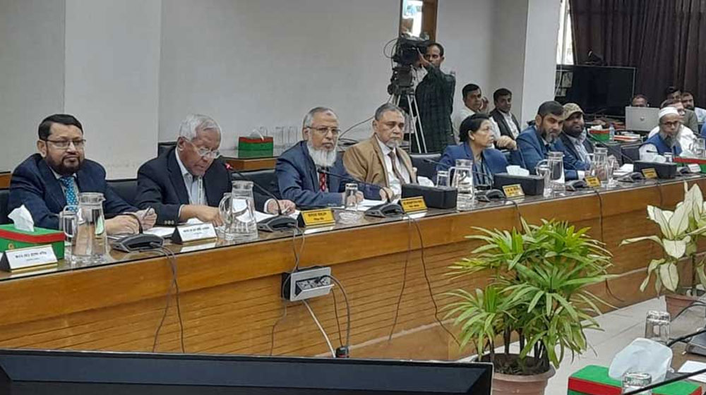 ‘নতজানু হবেন না, নিরপেক্ষ ভূমিকা নিন’