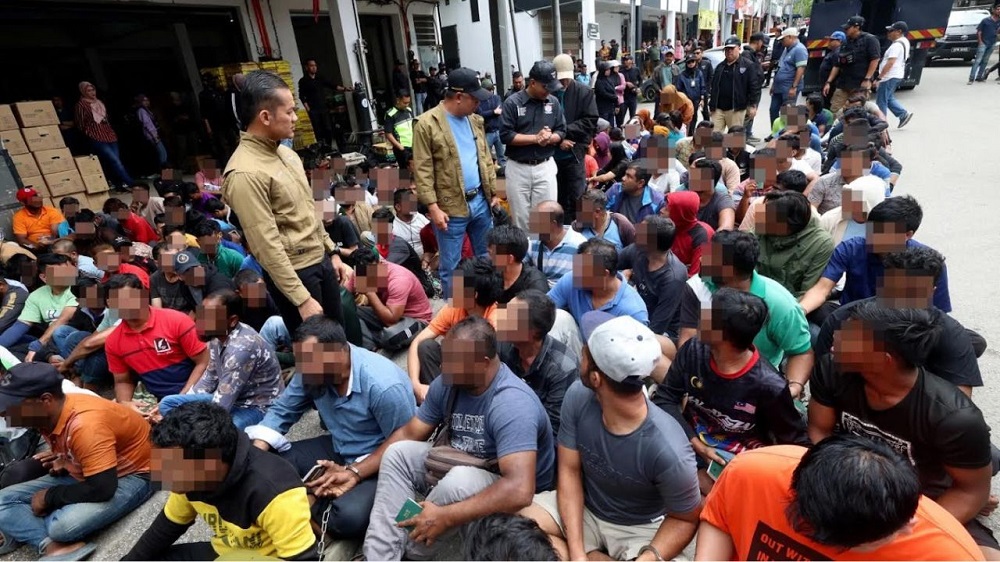 মালয়েশিয়ায় ১৭৪ বাংলাদেশি আটক