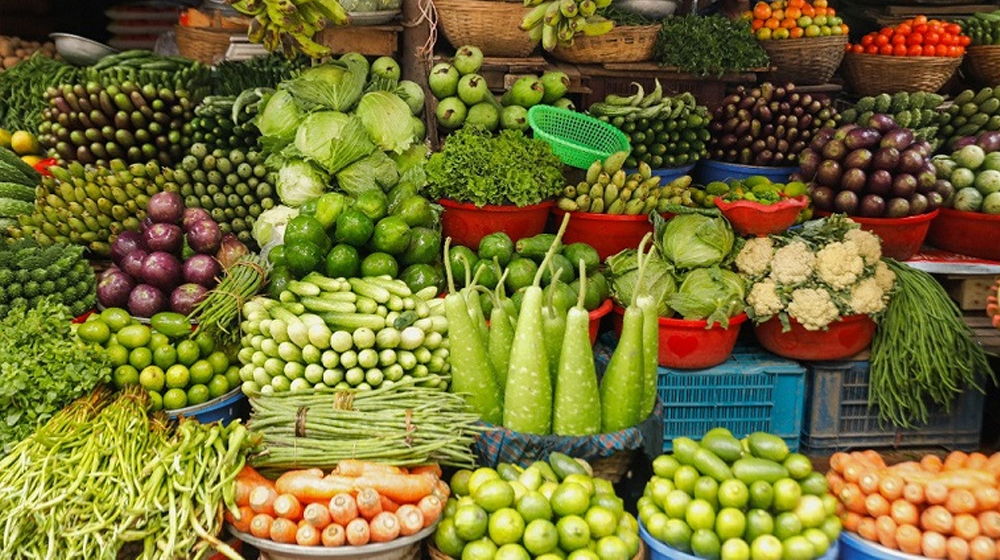 শীতের সবজি বাজারে উঠলেও দাম বাড়তি