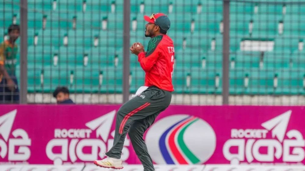 ৫ ক্যাচ নিয়ে বিশ্বরেকর্ড গড়লেন তানজিদ