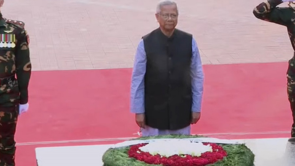 শহীদ বুদ্ধিজীবী স্মৃতিসৌধে প্রধান উপদেষ্টার শ্রদ্ধা