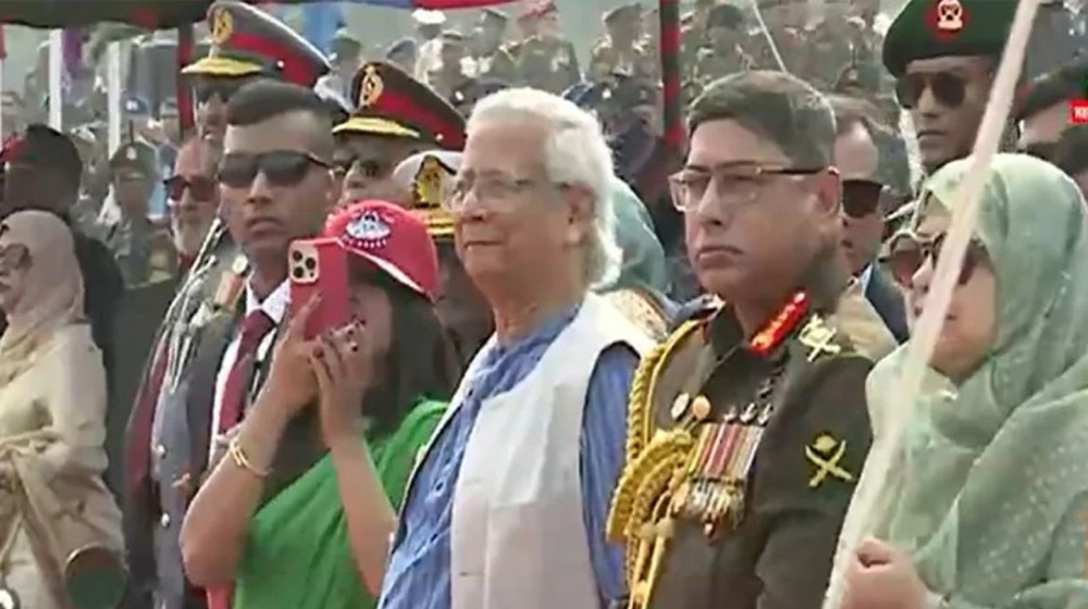 বিজয় দিবসে সশস্ত্র বাহিনীর অনুষ্ঠানে উপস্থিত প্রধান উপদেষ্টা