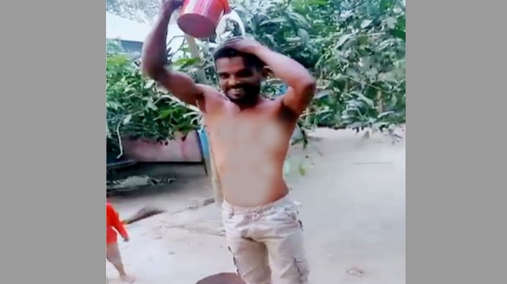 স্ত্রীর সঙ্গে বিচ্ছেদের পর দুধ দিয়ে গোসল