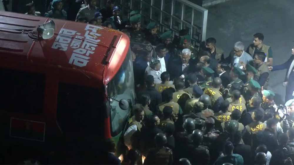 মাকে দেখতে এভারকেয়ারে তারেক রহমান