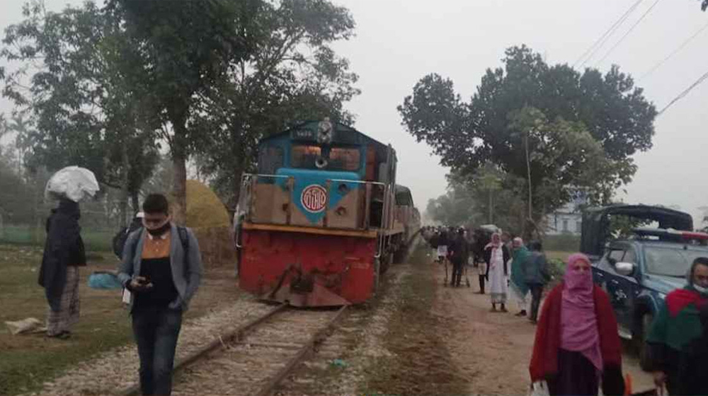 অগ্নিবীণা এক্সপ্রেস লাইনচ্যূত, ঢাকা-ময়নসিংহ রেল চলাচল বন্ধ