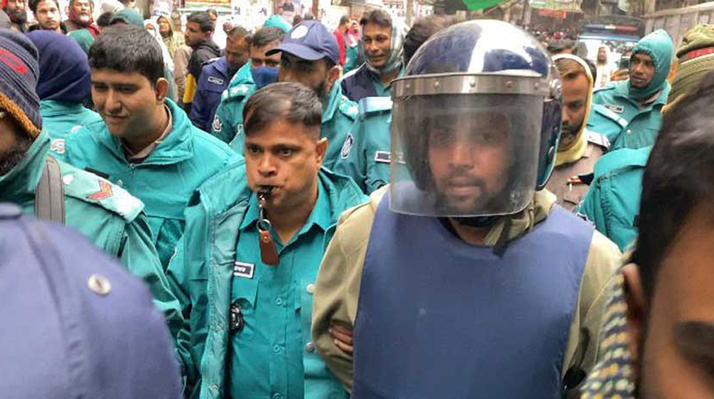 সন্ত্রাস বিরোধী আইনের মামলা: স্ত্রীসহ মেজর সাদিক পাঁচ দিনের রিমান্ড