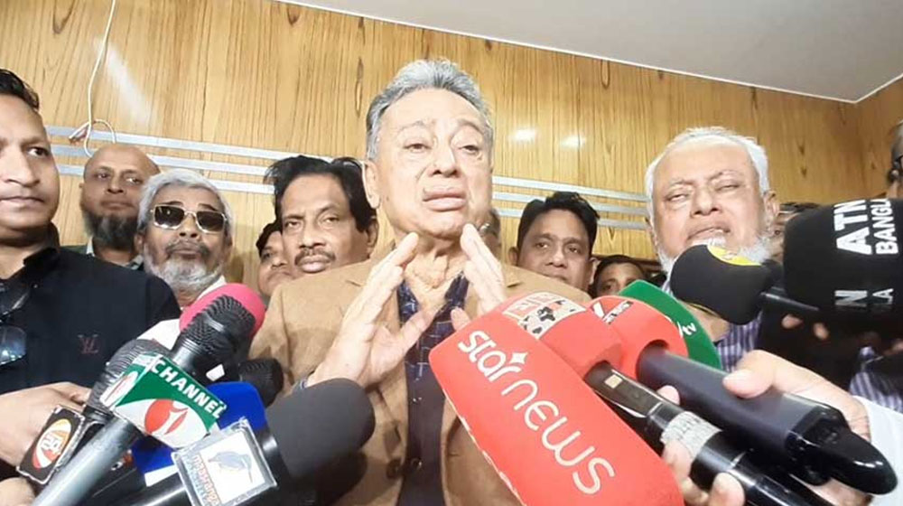 আমরা গণতন্ত্রের দিকে এগিয়ে যাচ্ছি: আমীর খসরু