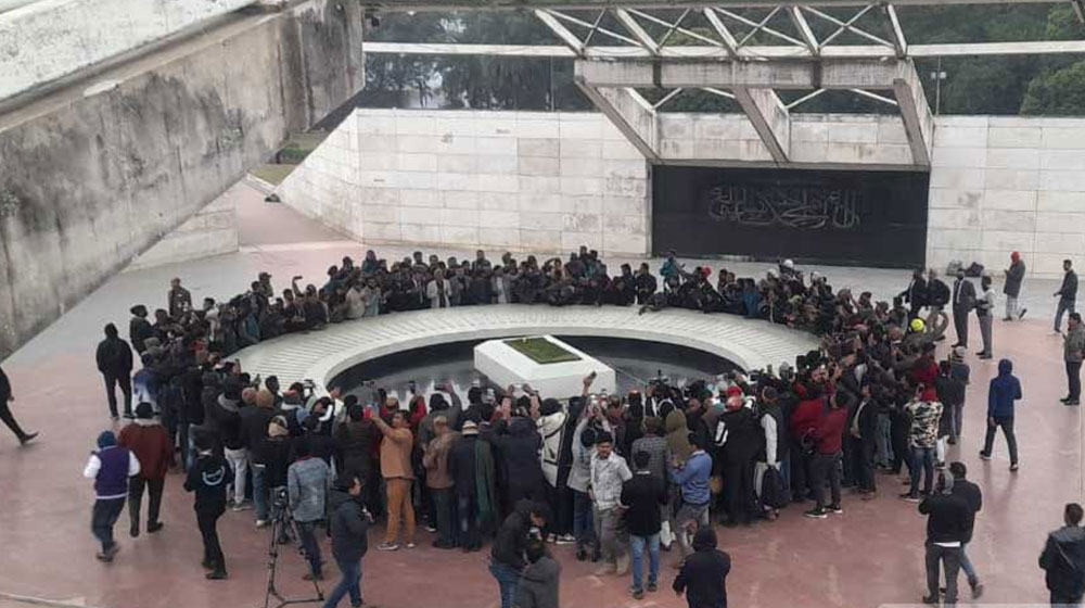 জিয়াউর রহমানের সমাধিস্থল পরিদর্শন করেন স্বরাষ্ট্র উপদেষ্টা