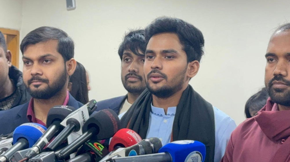 প্রশাসনের পক্ষপাতিত্বে ইসির সক্ষমতা নিয়ে প্রশ্ন উঠবে: আসিফ মাহমুদ