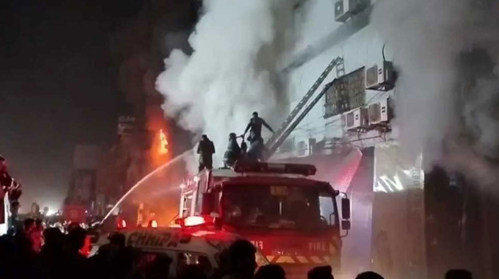 করাচিতে শপিং মলে আগুনে নিহত অন্তত ৬