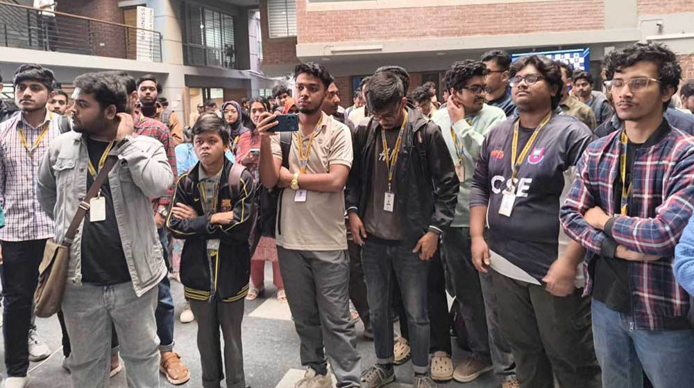 উপাচার্যের পদত্যাগ চেয়ে ইউএপি শিক্ষার্থীদের বিক্ষোভ