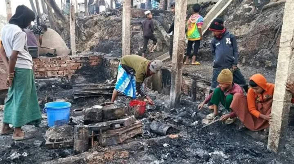 রোহিঙ্গা ক্যাম্পে আগুনে পুড়ে ছাই ৪ শতাধিক ঘর