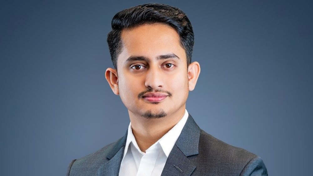 জোটপ্রধানকে স্বাগত জানিয়ে বিলবোর্ড করায় সারজিসকে কারণ দর্শানোর নোটিশ