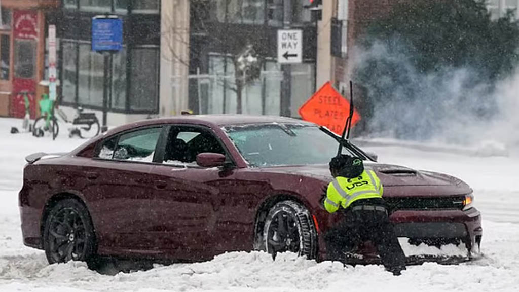 তুষারঝড়ে যুক্তরাষ্ট্রে ৭ জনের মৃত্যু, বিদ্যুৎহীন লাখো বাড়ি