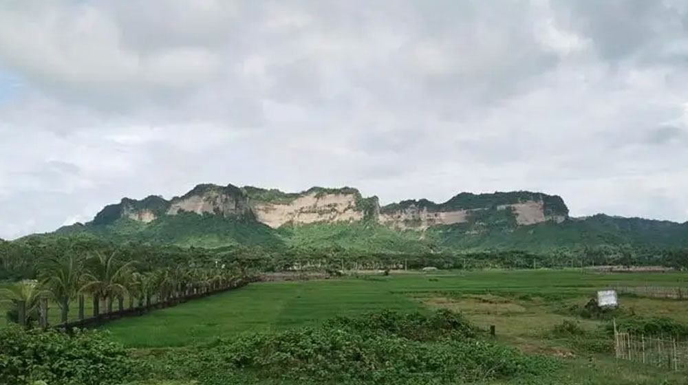 টেকনাফে পাহাড়ি এলাকা থেকে ছয় কৃষককে অপহরণ করল অস্ত্রধারীরা