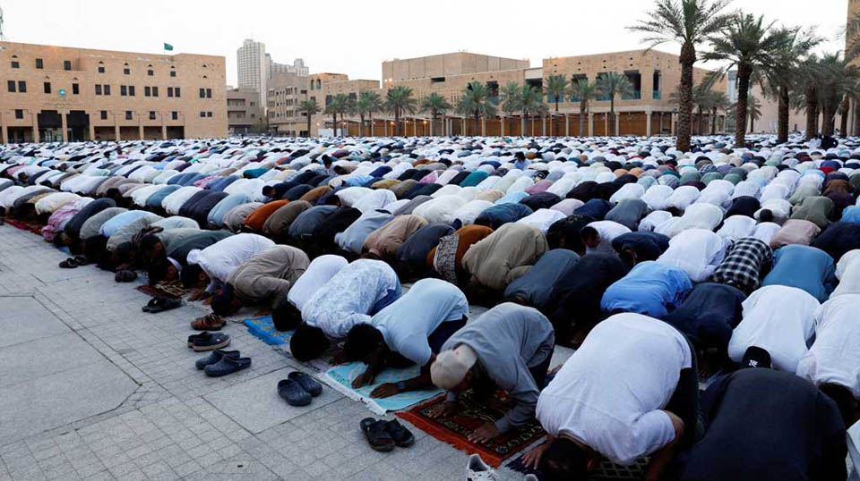 যুদ্ধের ছায়ায় মধ্যপ্রাচ্যে ঈদের আনন্দ ম্লান