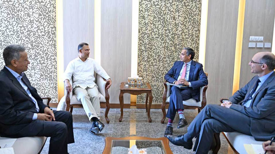 ঈদের ছুটি শেষে সচিবালয়ে প্রধানমন্ত্রী