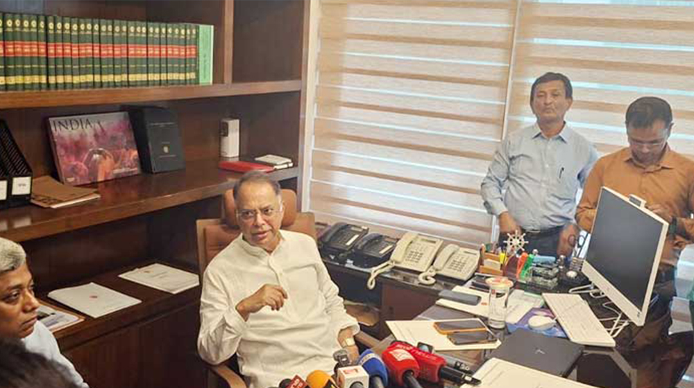 তেলের পর্যাপ্ত মজুত রয়েছে, চাহিদা বাড়ায় সংকট: জ্বালানিমন্ত্রী